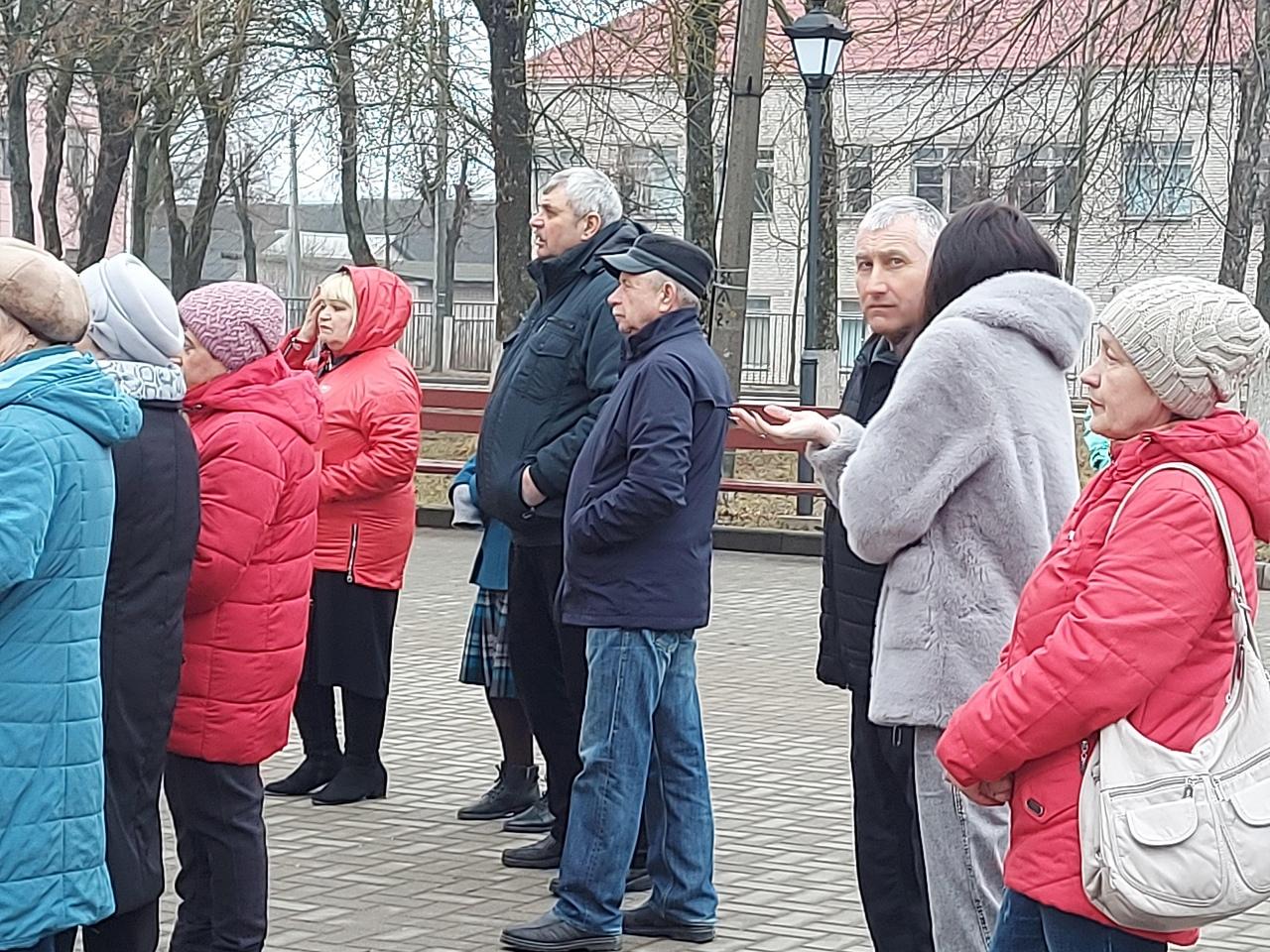 На территориях избирательных участков в Новосокольниках в день выборов прошли концерты для населения.