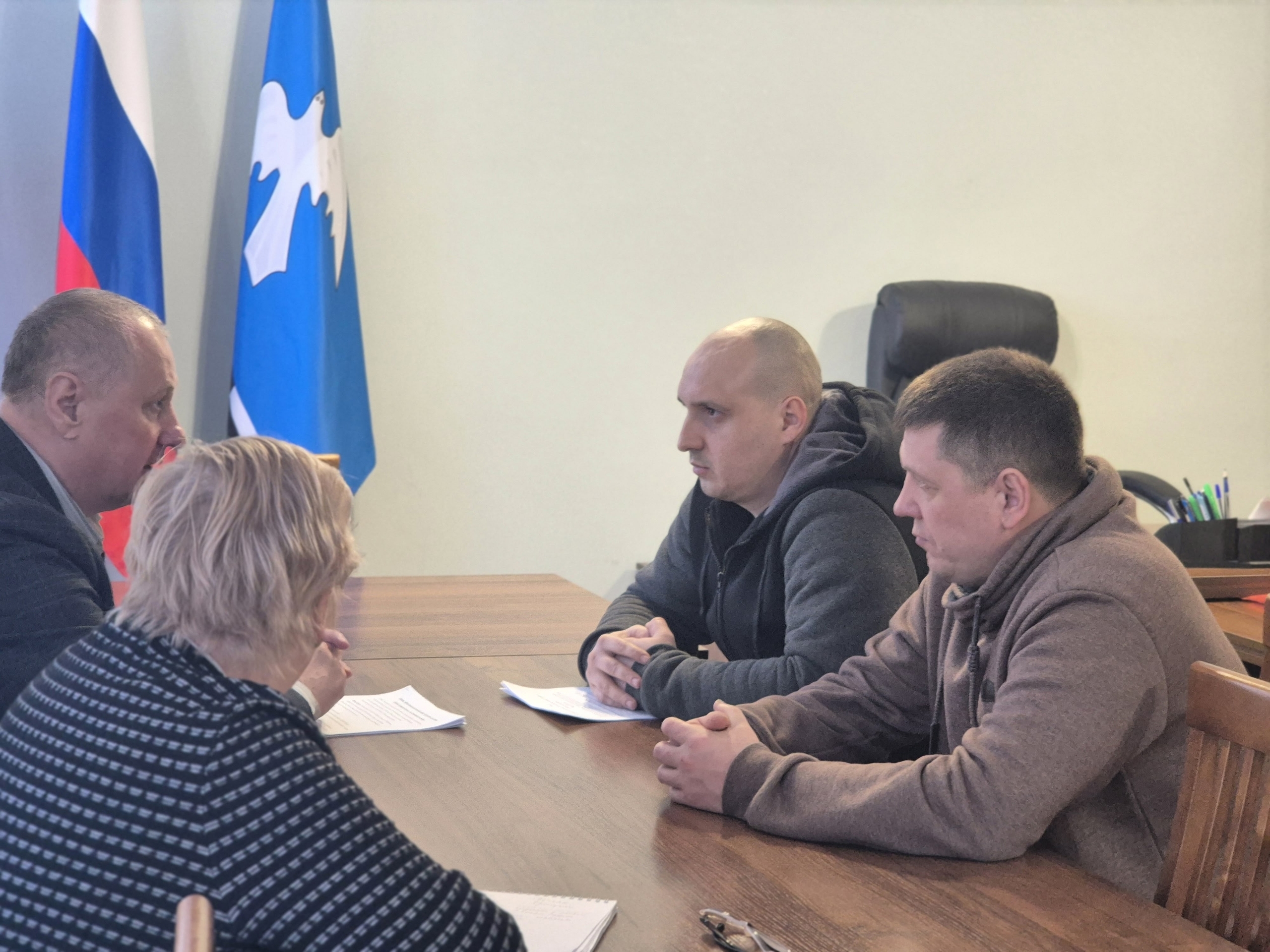 Встреча Виктора Новикова с командирами местных поисковых отрядов.