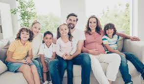 Отделение СФР по Псковской области произвело перерасчет пенсий  1 700 многодетных мам с пятью и более детьми.