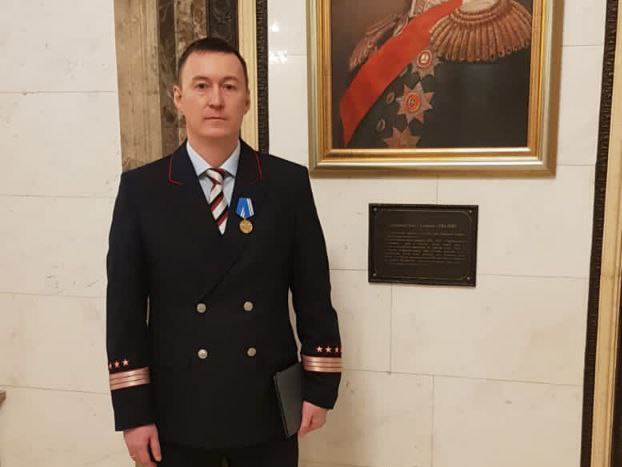 Депутат городского Собрания Артур Багаутдинов за высокий профессионализм награжден медалью.