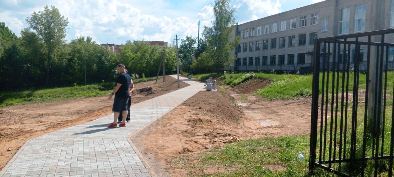 Завершаются работы первой очереди преобразования общественной территории в Новосокольниках.