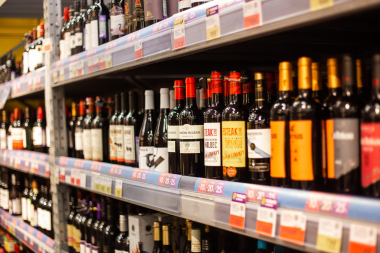 Запрет на продажу алкоголя в Псковской области в День молодёжи в 2024 году снят.