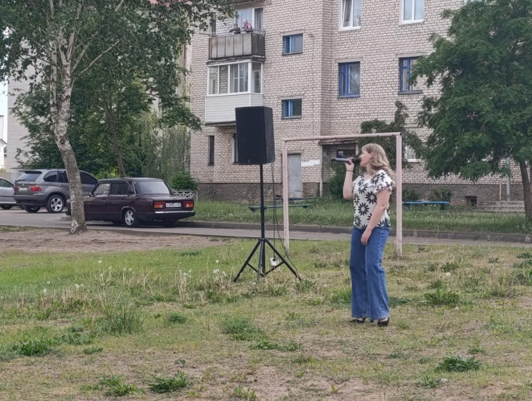&quot;День соседей&quot; прошел в большом дворе на углу улиц Речной -Ленинградской в Новосокольниках.