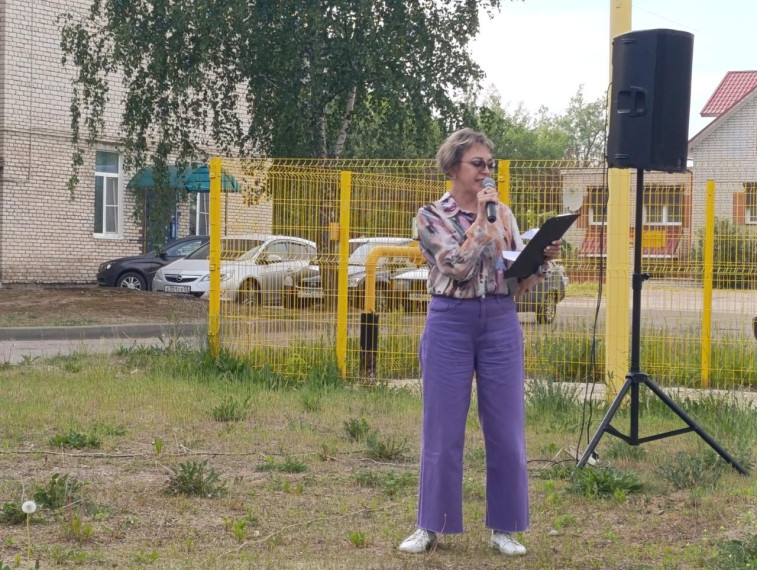 &quot;День соседей&quot; прошел в большом дворе на углу улиц Речной -Ленинградской в Новосокольниках.