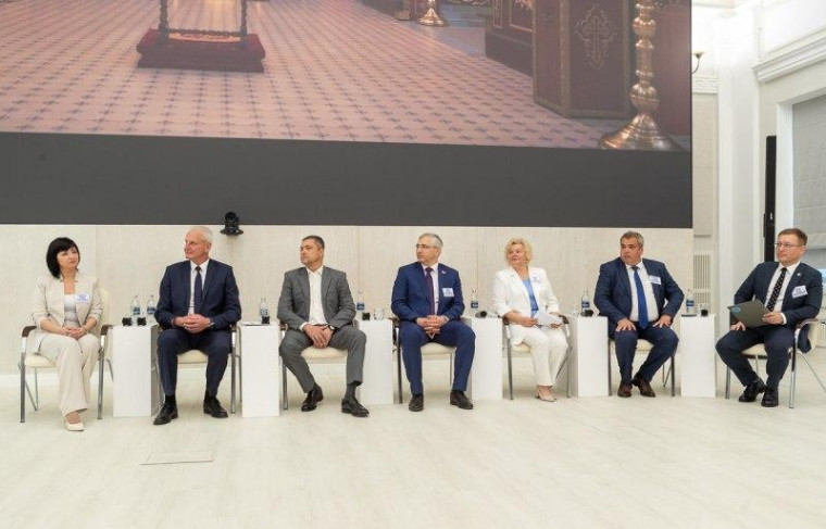 Второй международный форум Территориальных избирательных комиссий начал работу в Псковской тобласти.